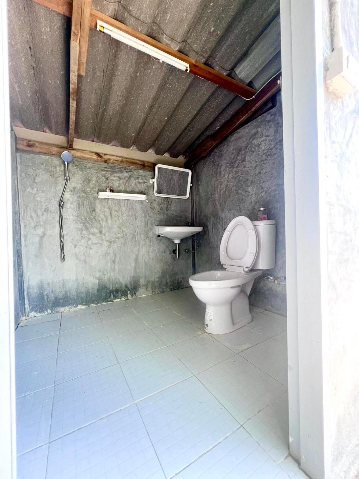 Camping Phutajoy Khaosok แคมป์ปิ้งภูตาจ้อยเขาศก Ban Thung Lang Tham Exterior photo